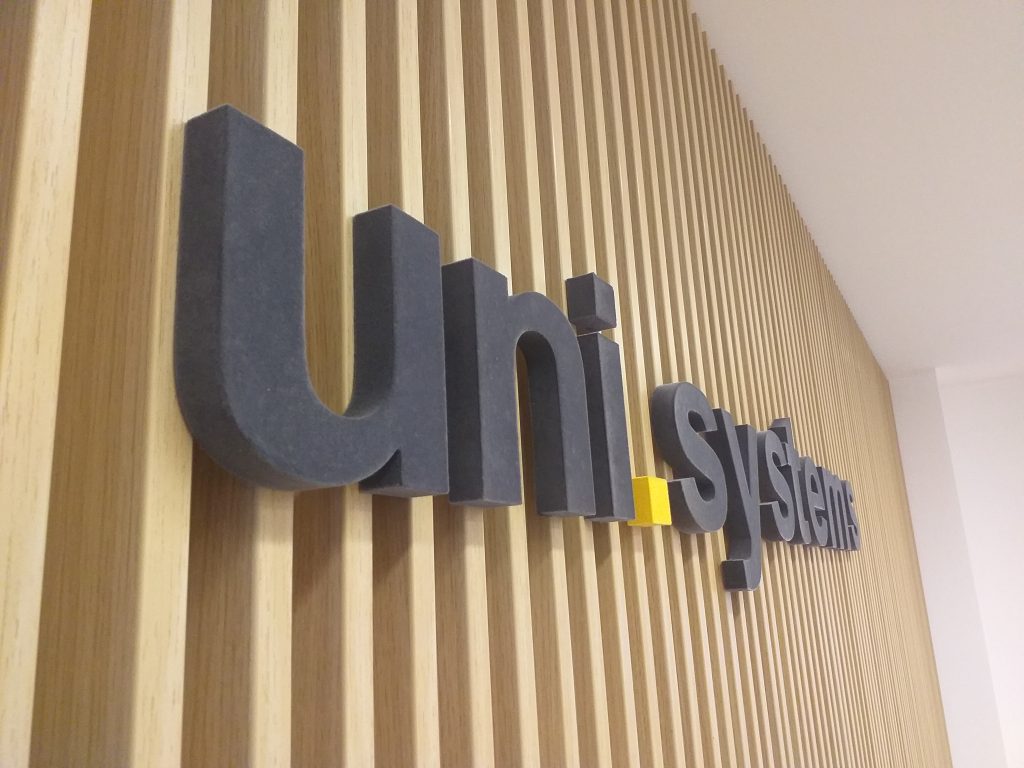 Amenajare logo acustic zona de birouri amplasat pe riflaje vdere din stanga